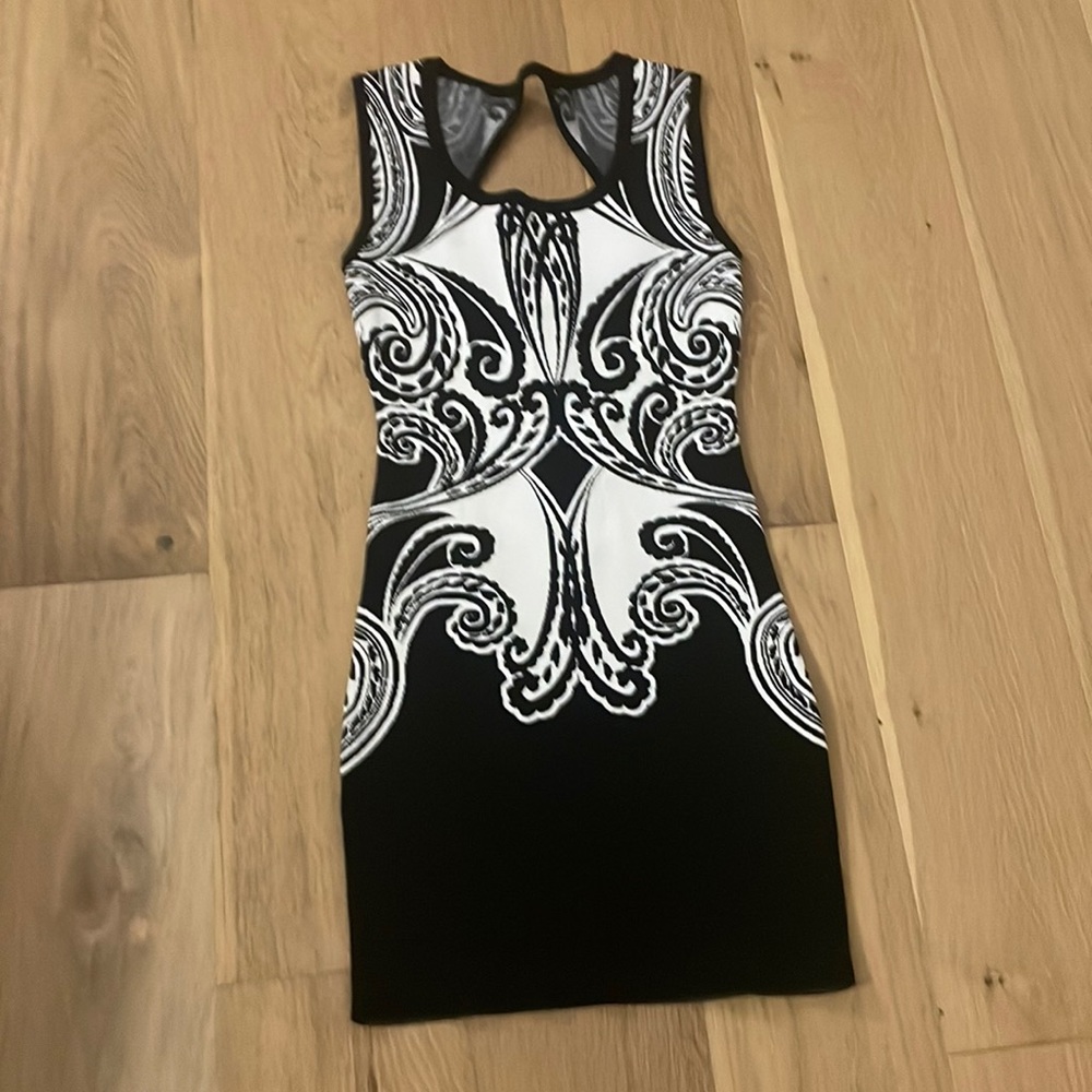 Xs guess spandex dress black and white
